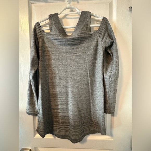 Ricki’s off the shoulder ladies shirt - Picture 6 of 6